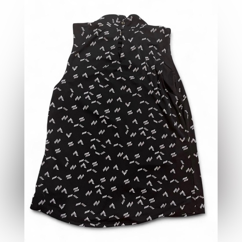 White House Black Market Black and White Geometric Blouse Goth Grunge Feminine - Picture 3 of 8